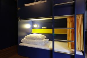 Dorm Bett Vorhang auf